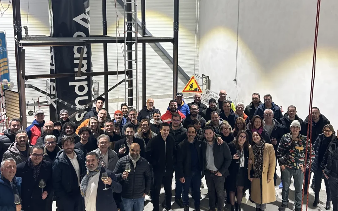 Photo de groupe des participants au salon professionnel de l’accès difficile dans la halle Vertex Campus